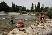 Big Jump 2015 am Europäischer Flussbadetag 12.07.2015 – Isarufer laden zum baden ein (©Foto: Martin Schmitz)